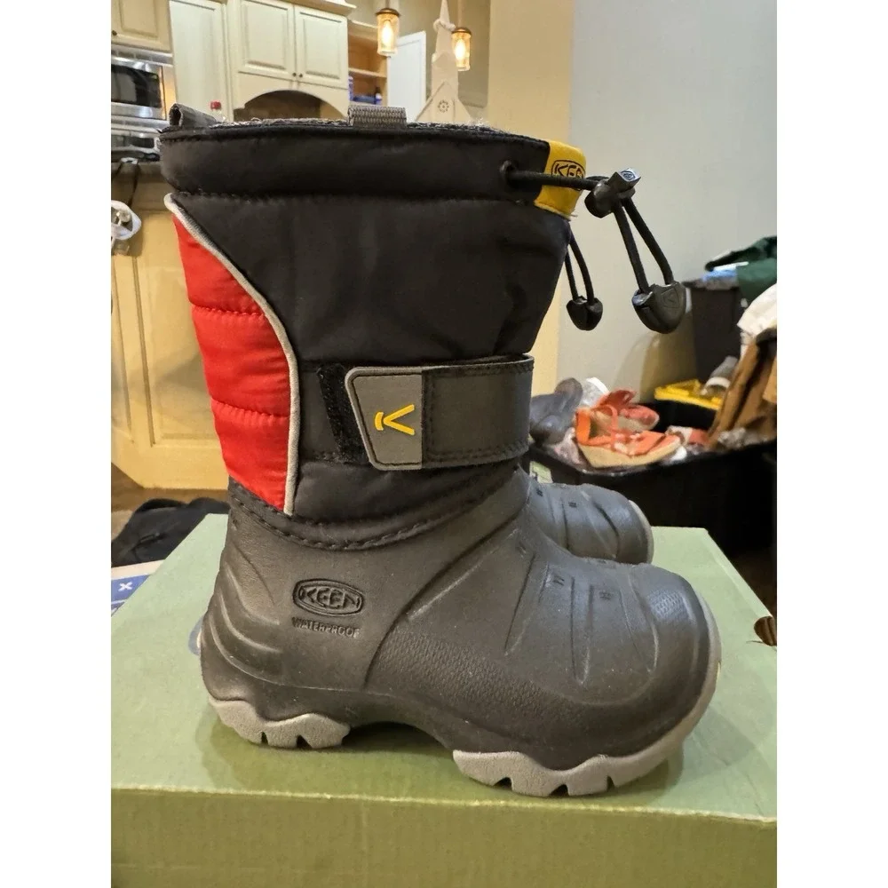 KEEN Lumi II Boot Waterproof Size 24 US 8 Black Red Carpet Insulated‎